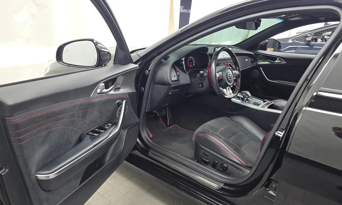 Kia Stinger 10