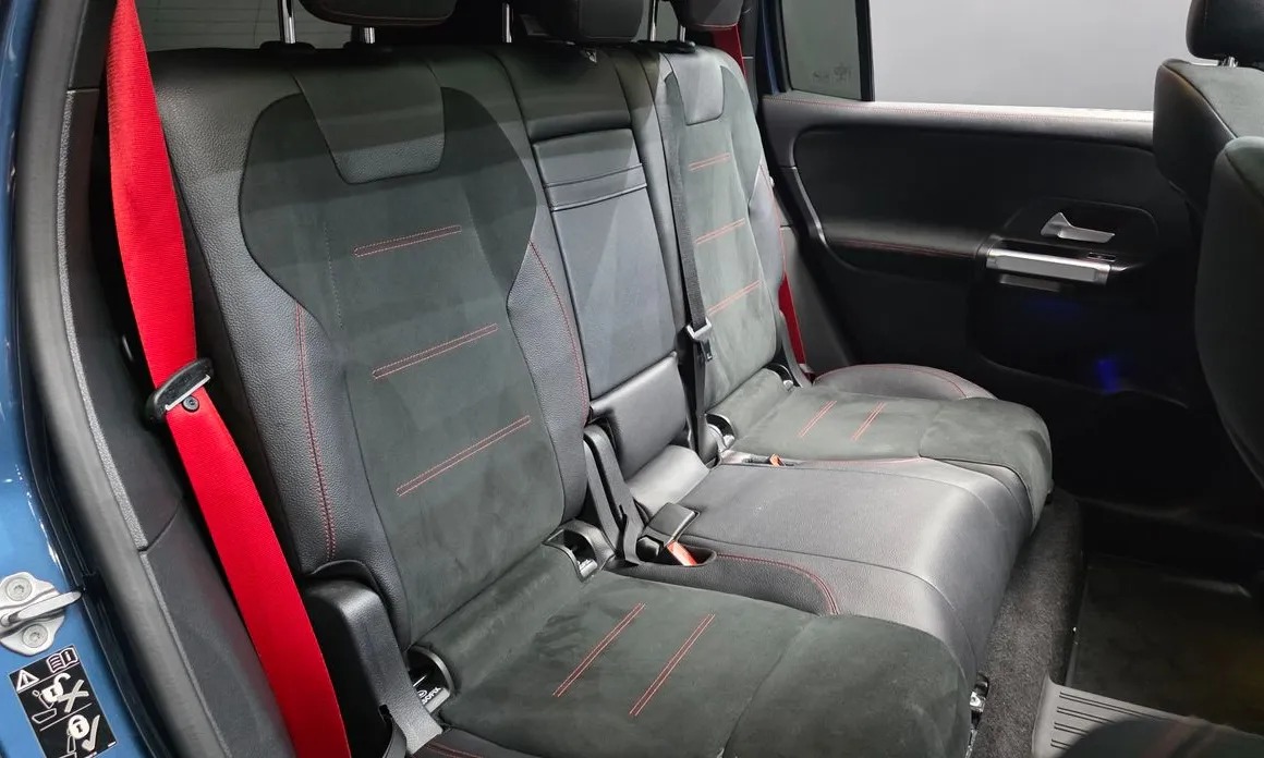 Mercedes-Benz GLB-Class 11