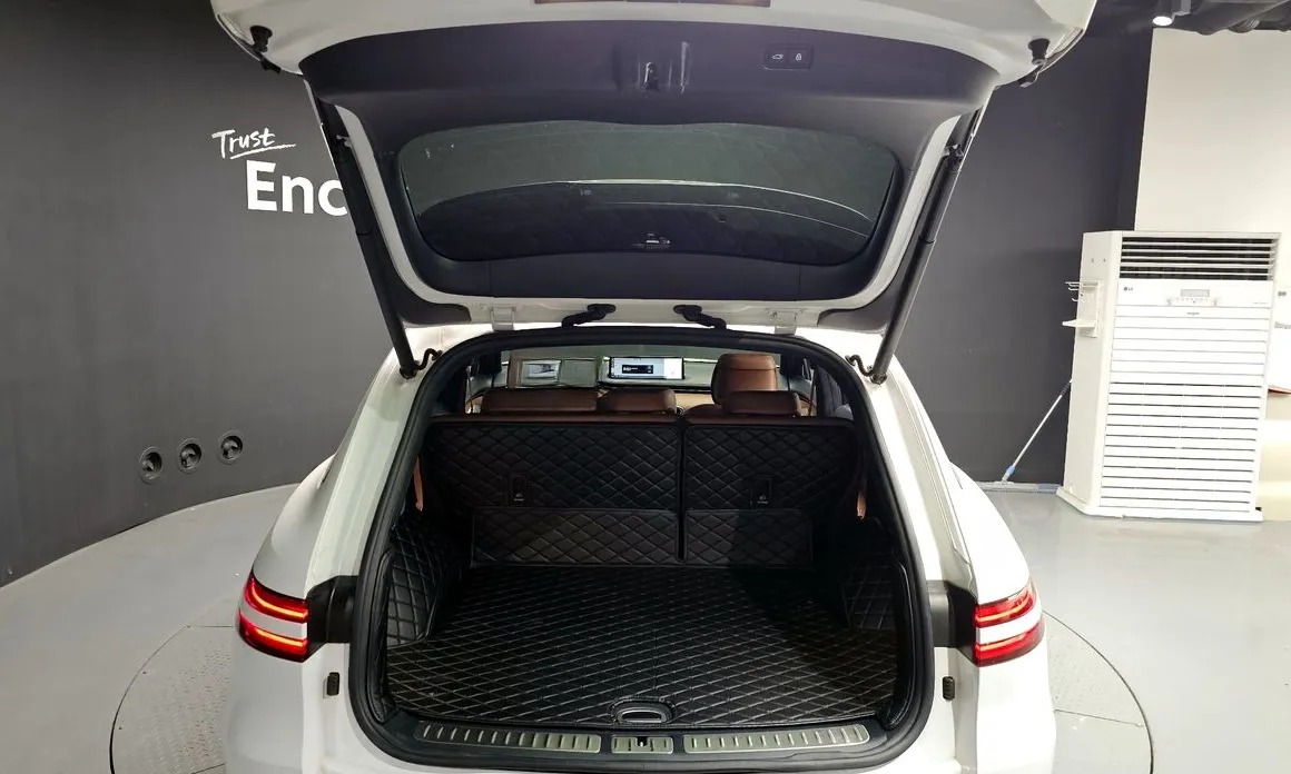 Genesis GV70 30