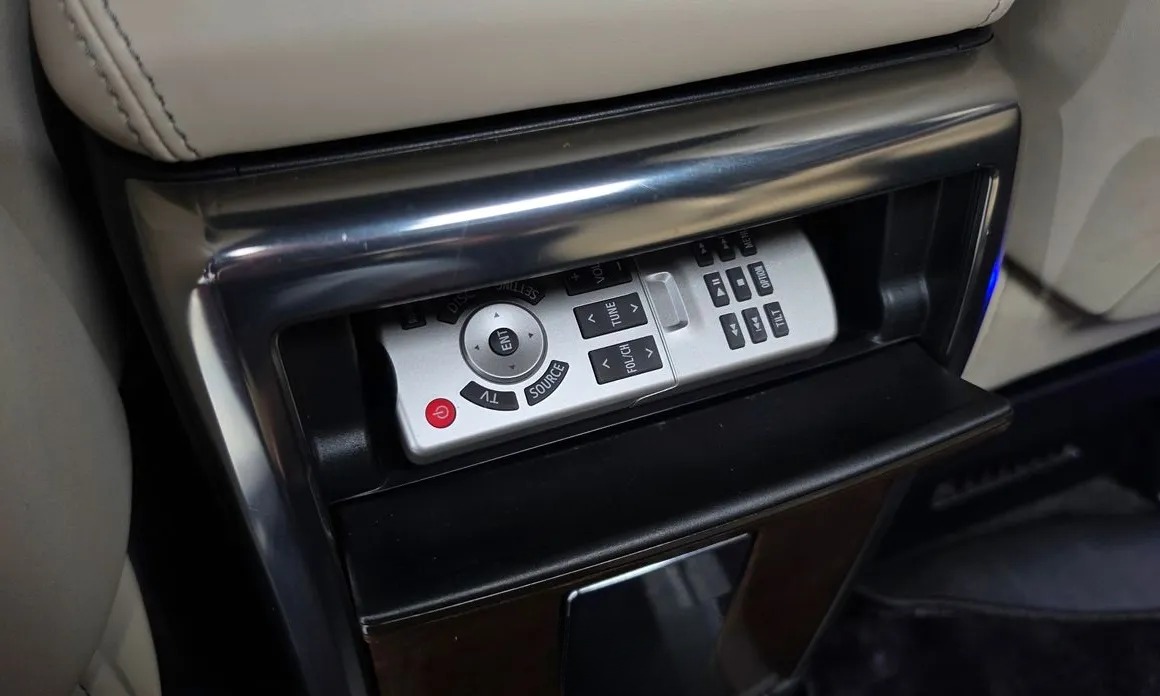Toyota Alphard 32