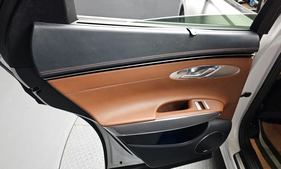 Genesis GV70 25