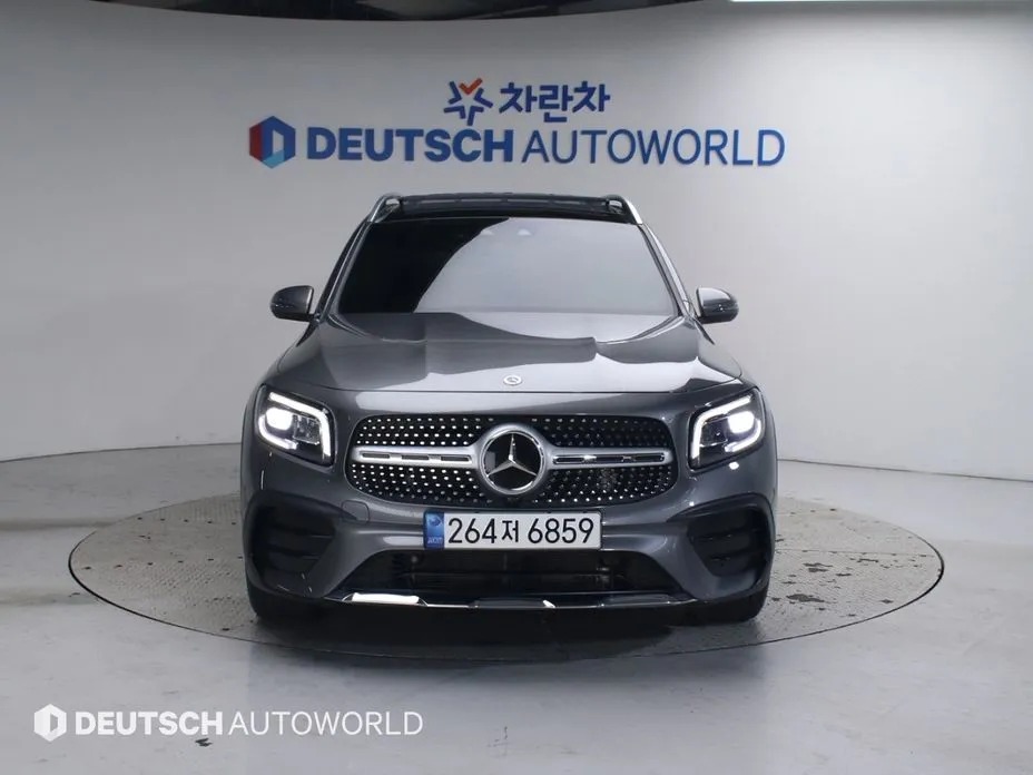 Mercedes-Benz GLB-Class 3