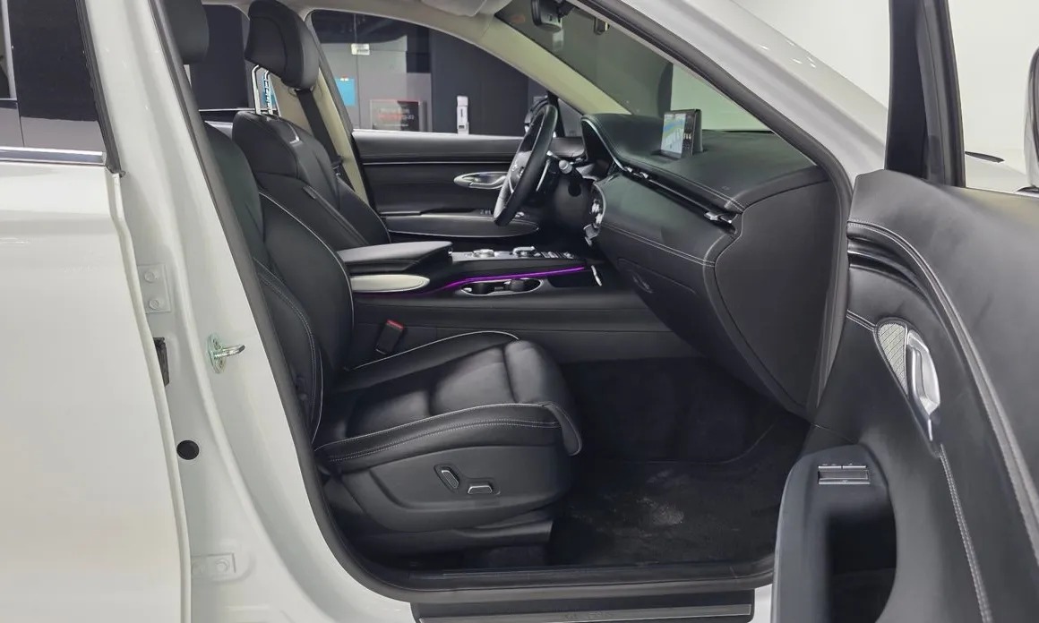 Genesis GV70 11