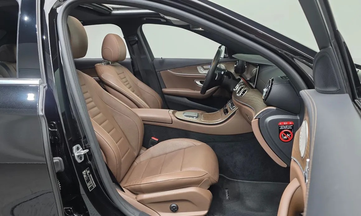 Mercedes-Benz E-Class 11