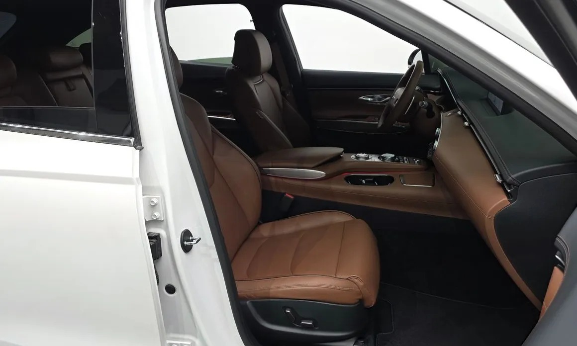 Genesis GV70 26