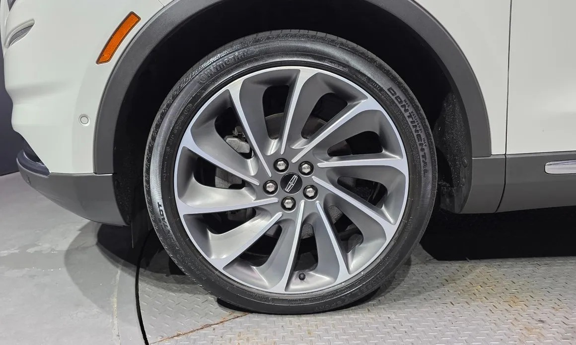 Lincoln Nautilus 5