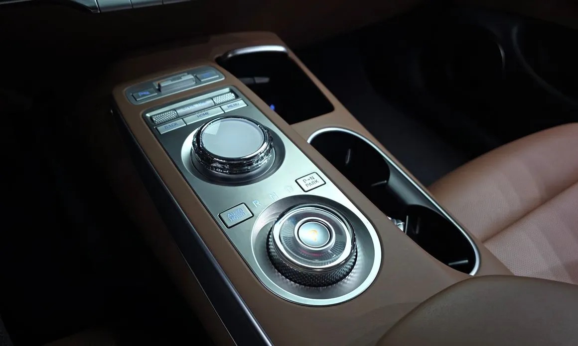 Genesis GV70 9