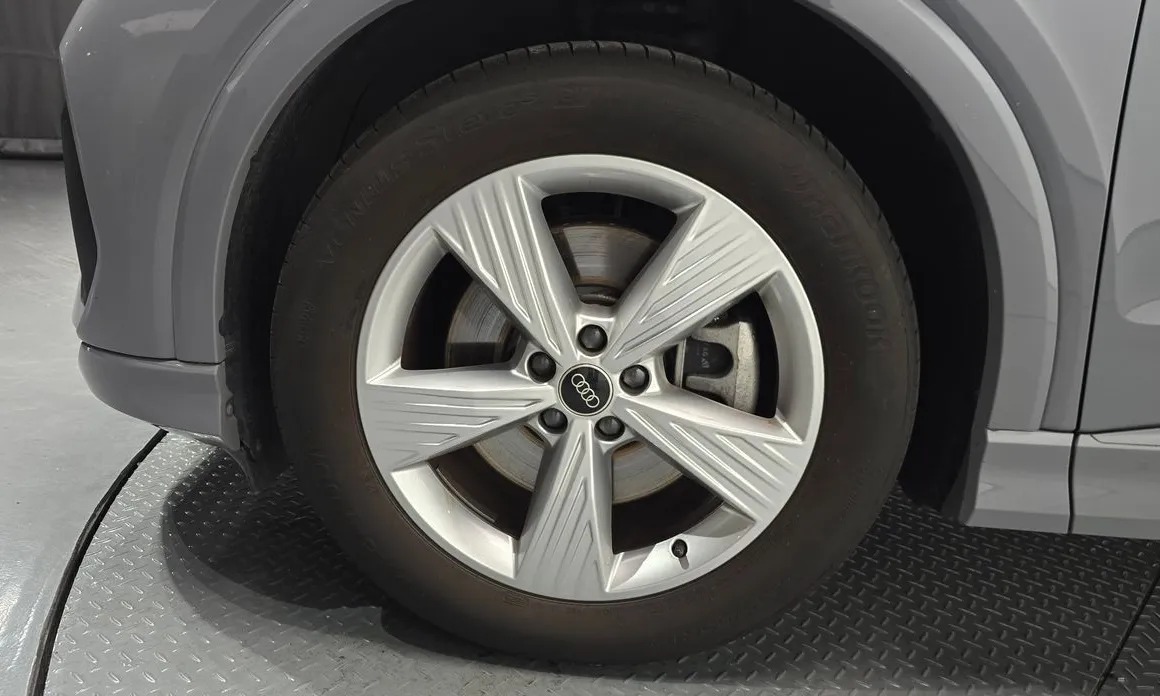 Audi Q4 e-tron 5