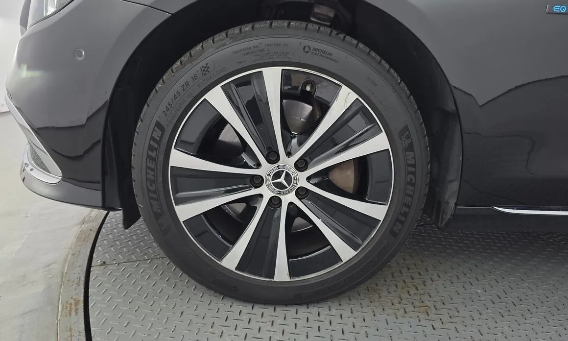 Mercedes-Benz E-Class 5
