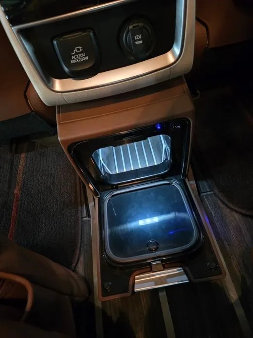 Kia Canival 6