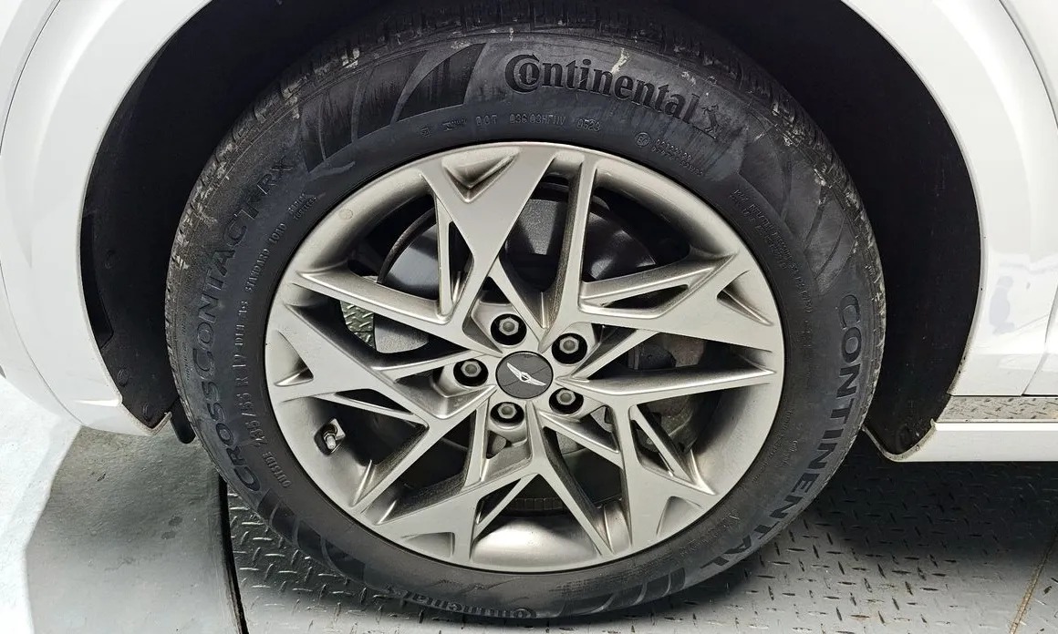 Genesis GV70 5