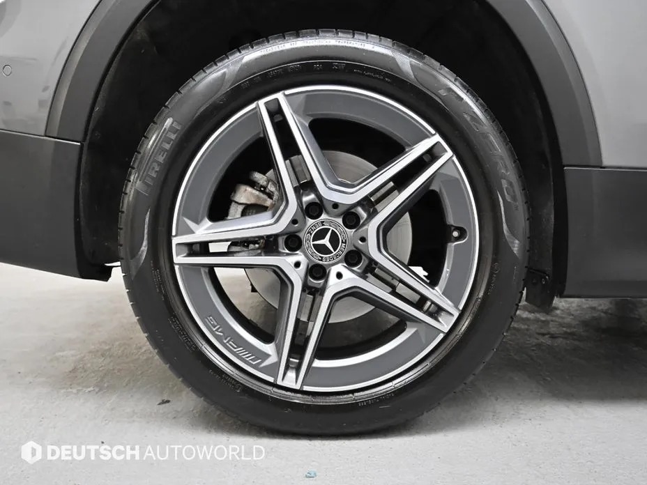 Mercedes-Benz GLB-Class 5