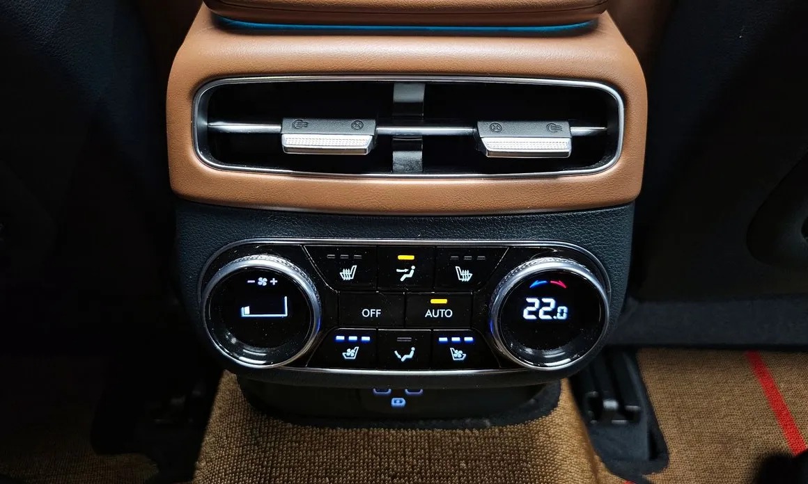 Genesis GV70 29