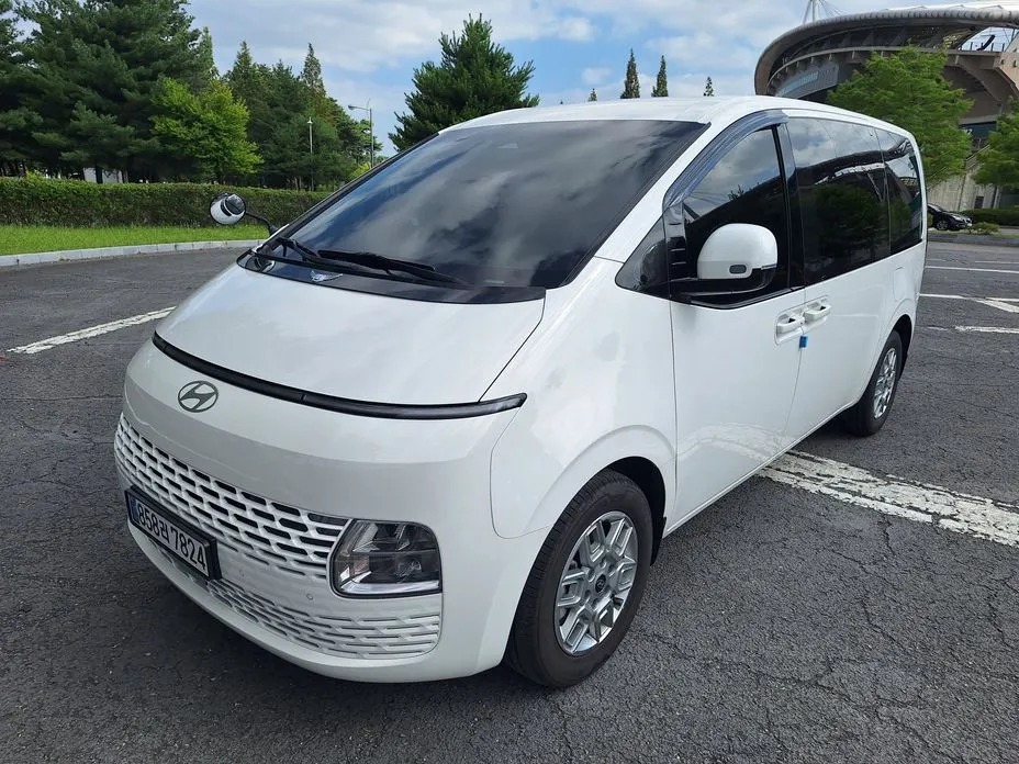 Hyundai Staria 2