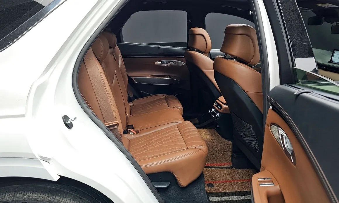 Genesis GV70 11