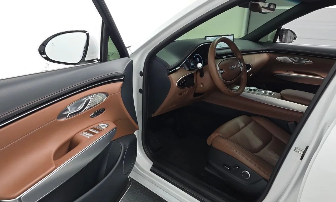 Genesis GV70 10