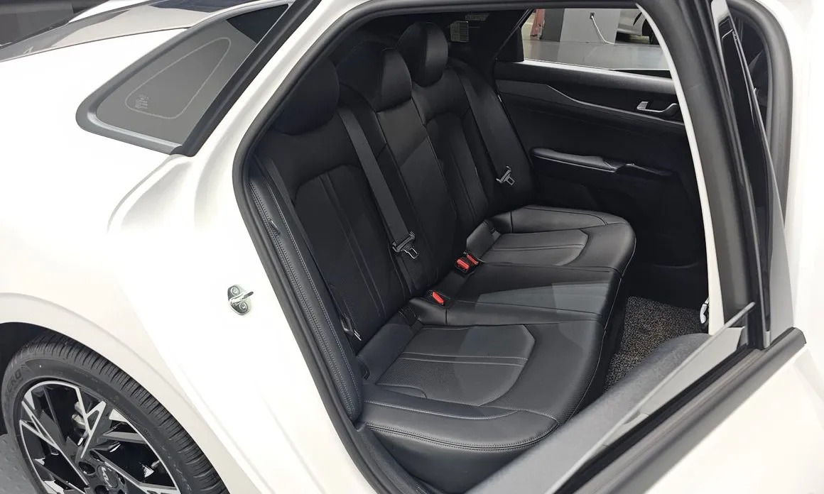 Kia K5 11