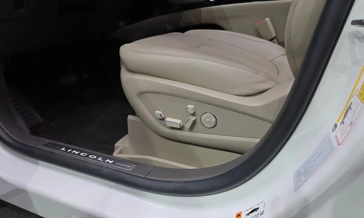Lincoln Nautilus 33