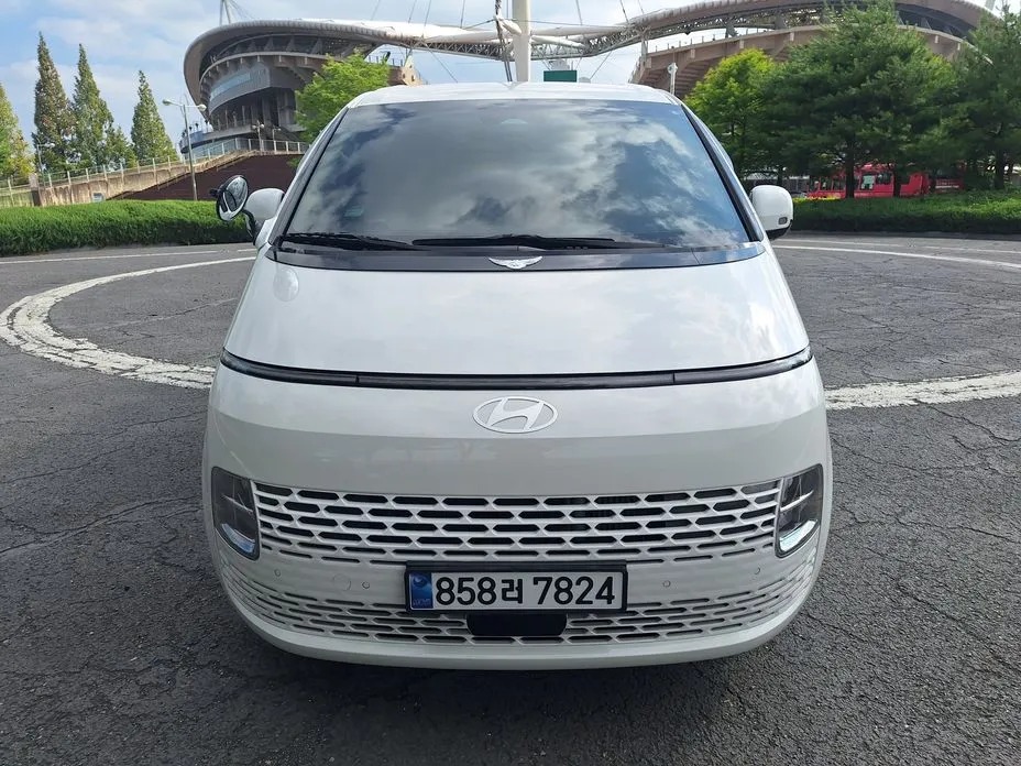 Hyundai Staria