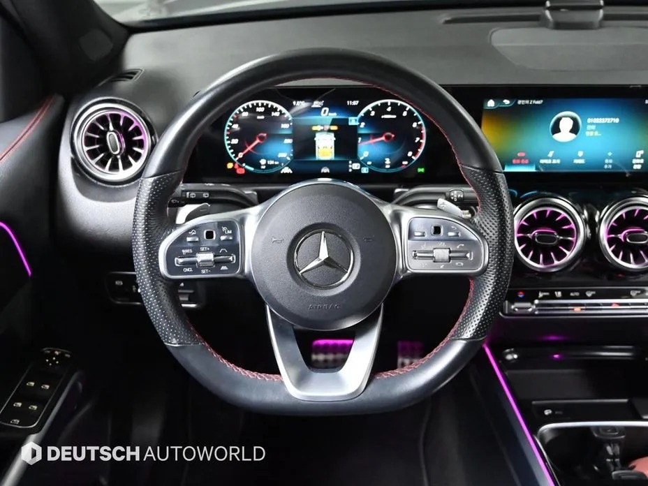Mercedes-Benz GLB-Class 13