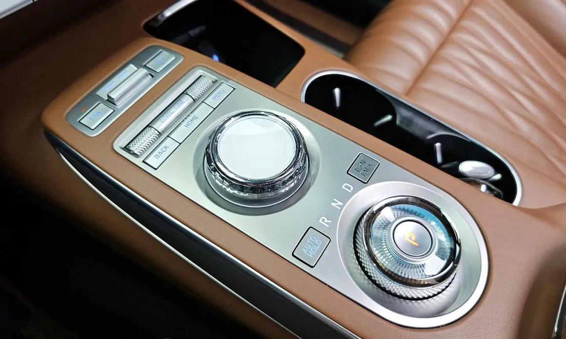 Genesis GV70 9