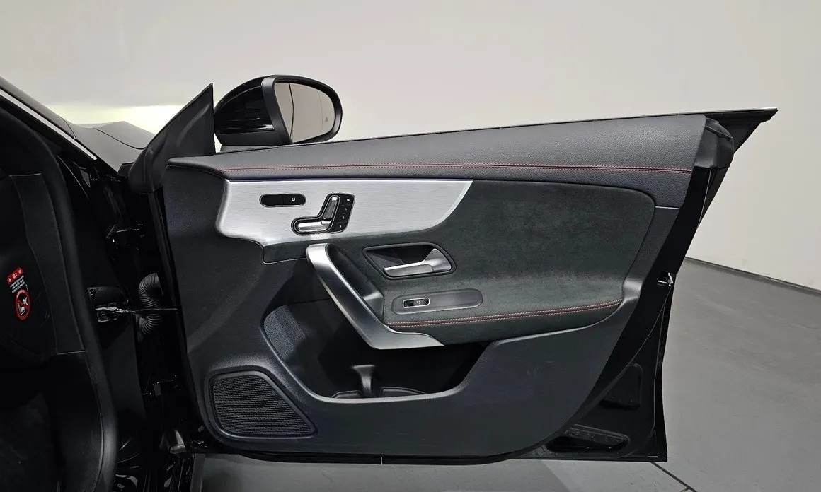 Mercedes-Benz CLA-Class 24