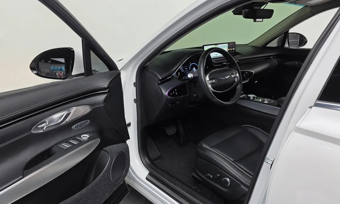 Genesis GV70 10