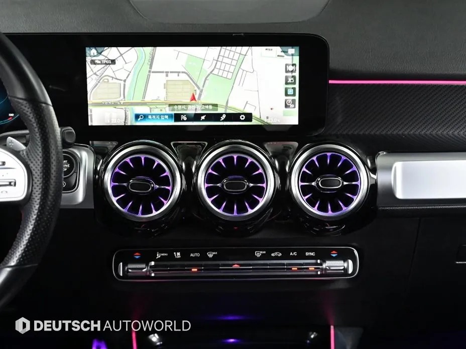 Mercedes-Benz GLB-Class 14