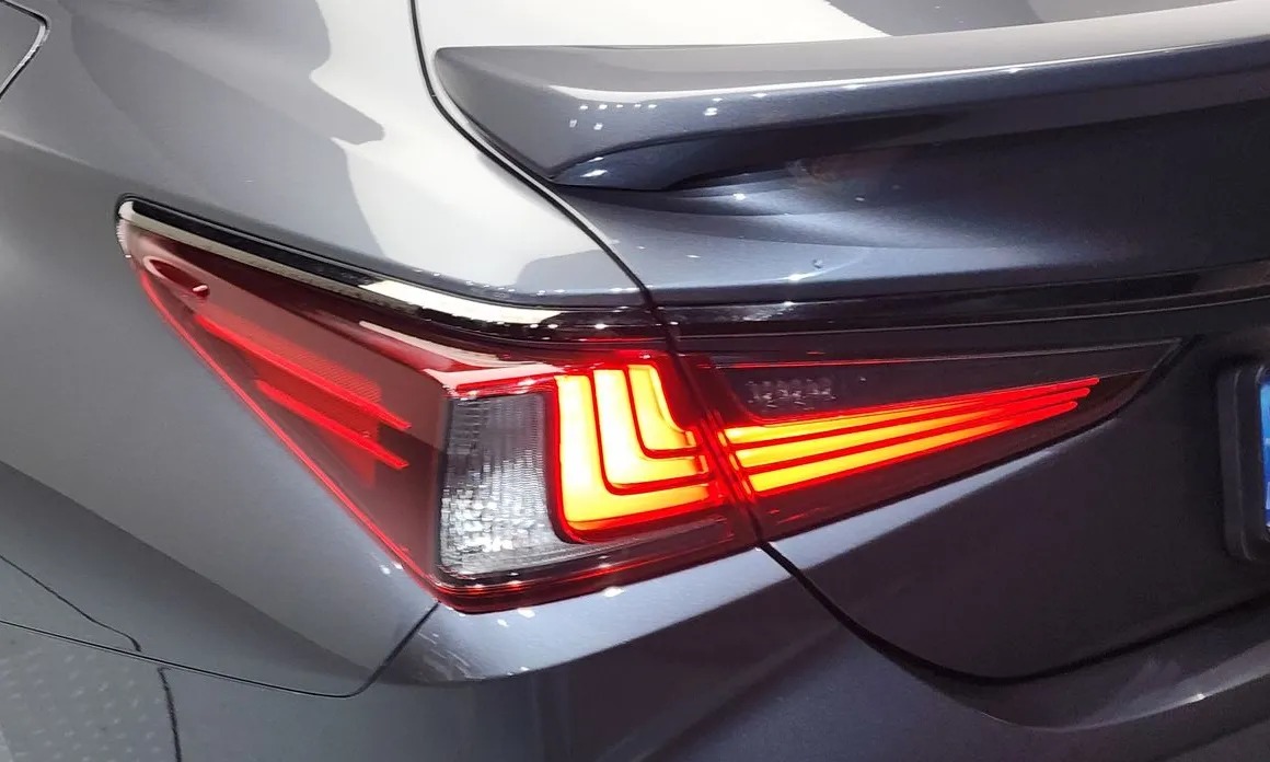 Lexus ES 23