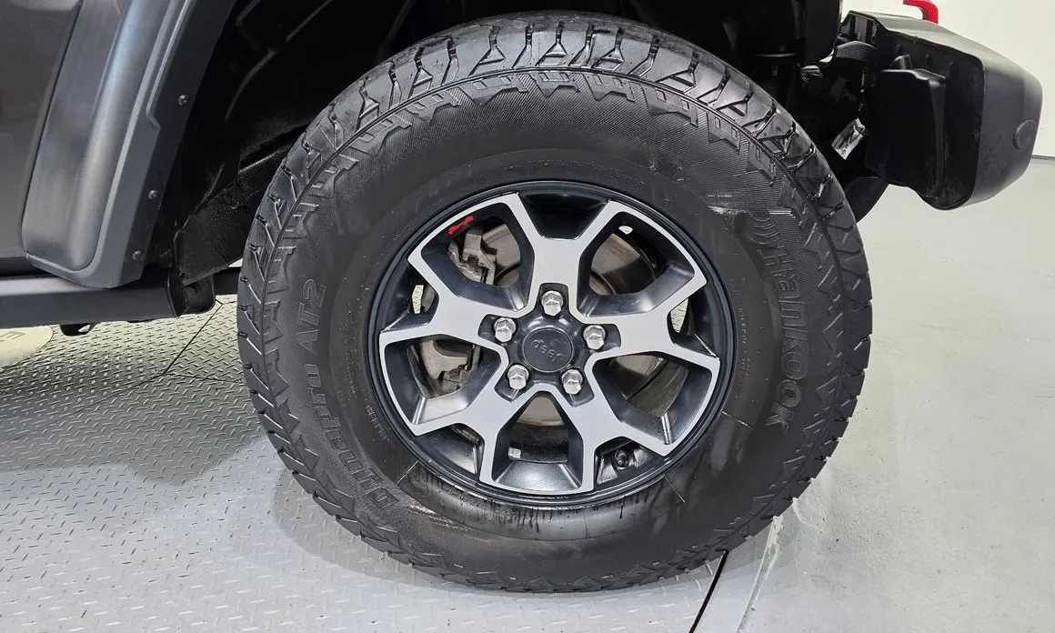 Jeep Wrangler 5