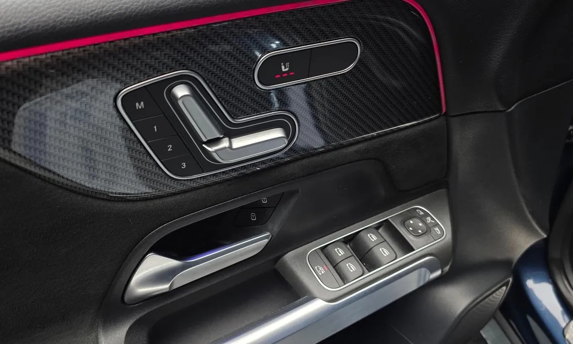 Mercedes-Benz GLB-Class 19