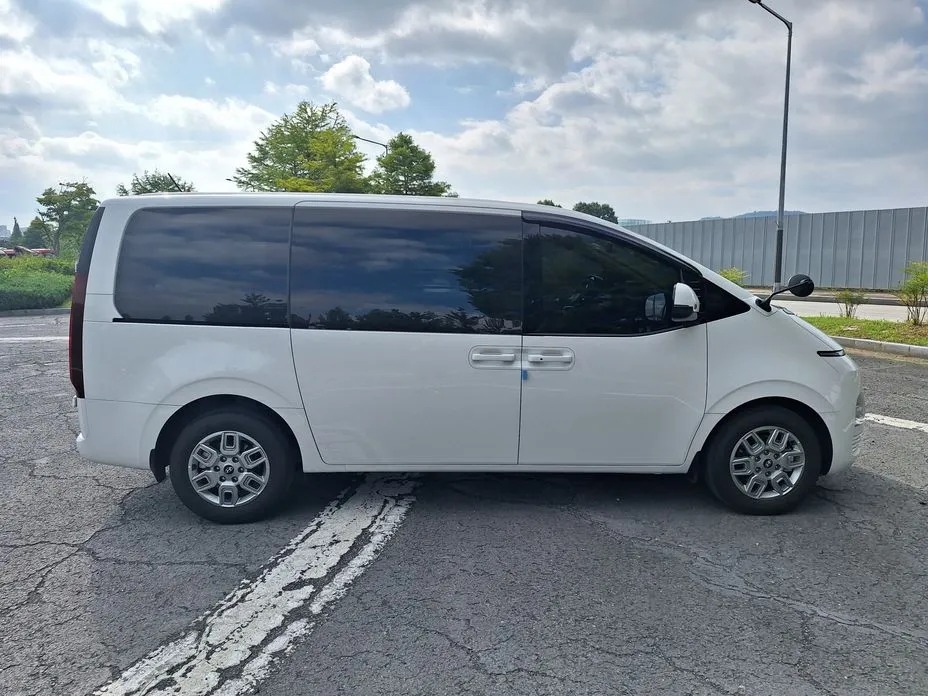 Hyundai Staria 7