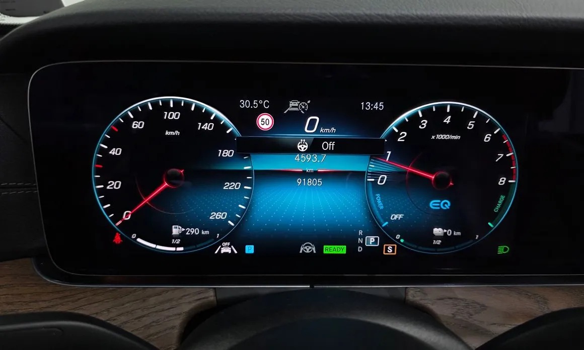 Mercedes-Benz E-Class 8