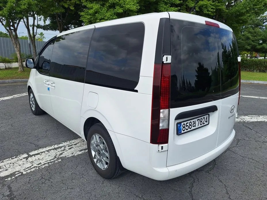Hyundai Staria 4