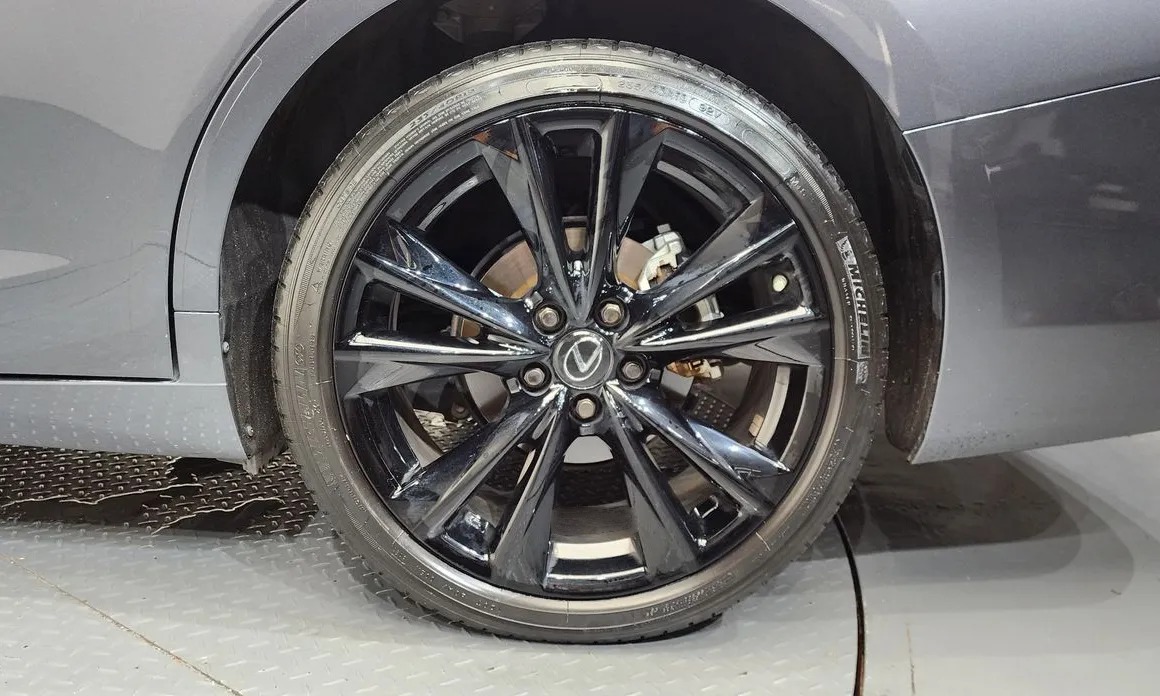 Lexus ES 21
