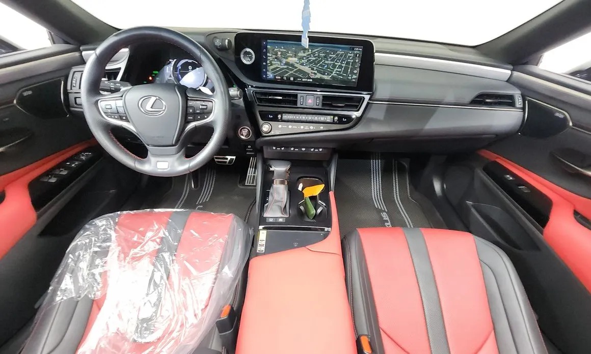 Lexus ES 7