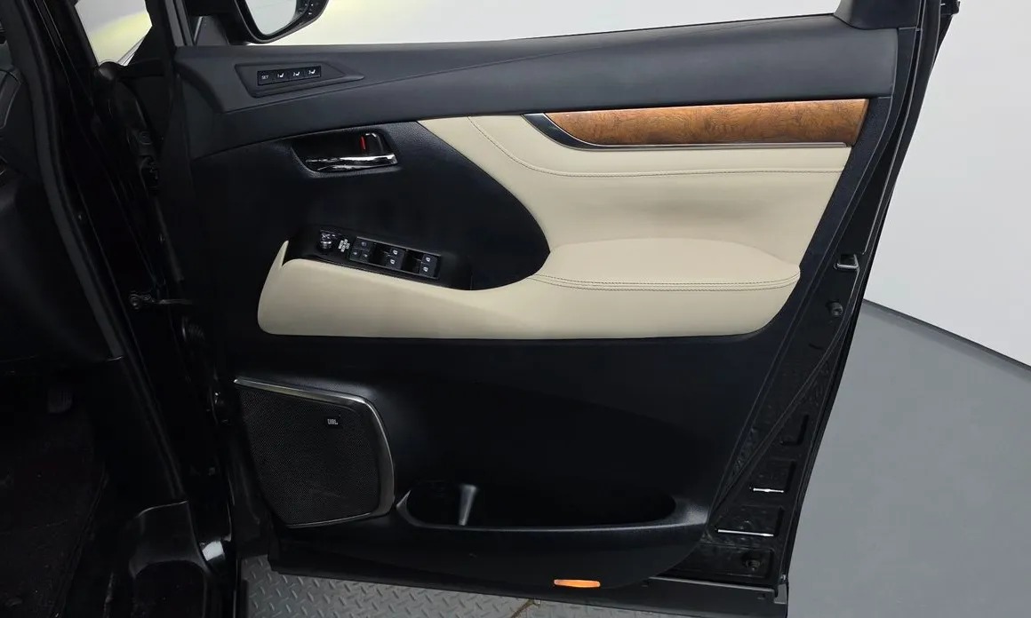 Toyota Alphard 25