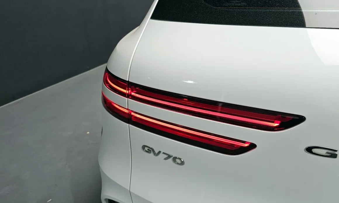 Genesis GV70 23