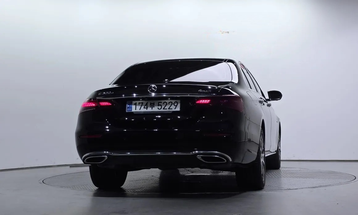Mercedes-Benz E-Class 4
