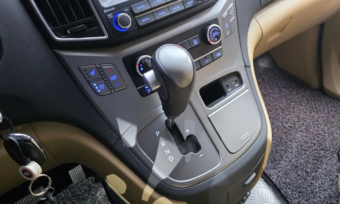 Hyundai Starex 9