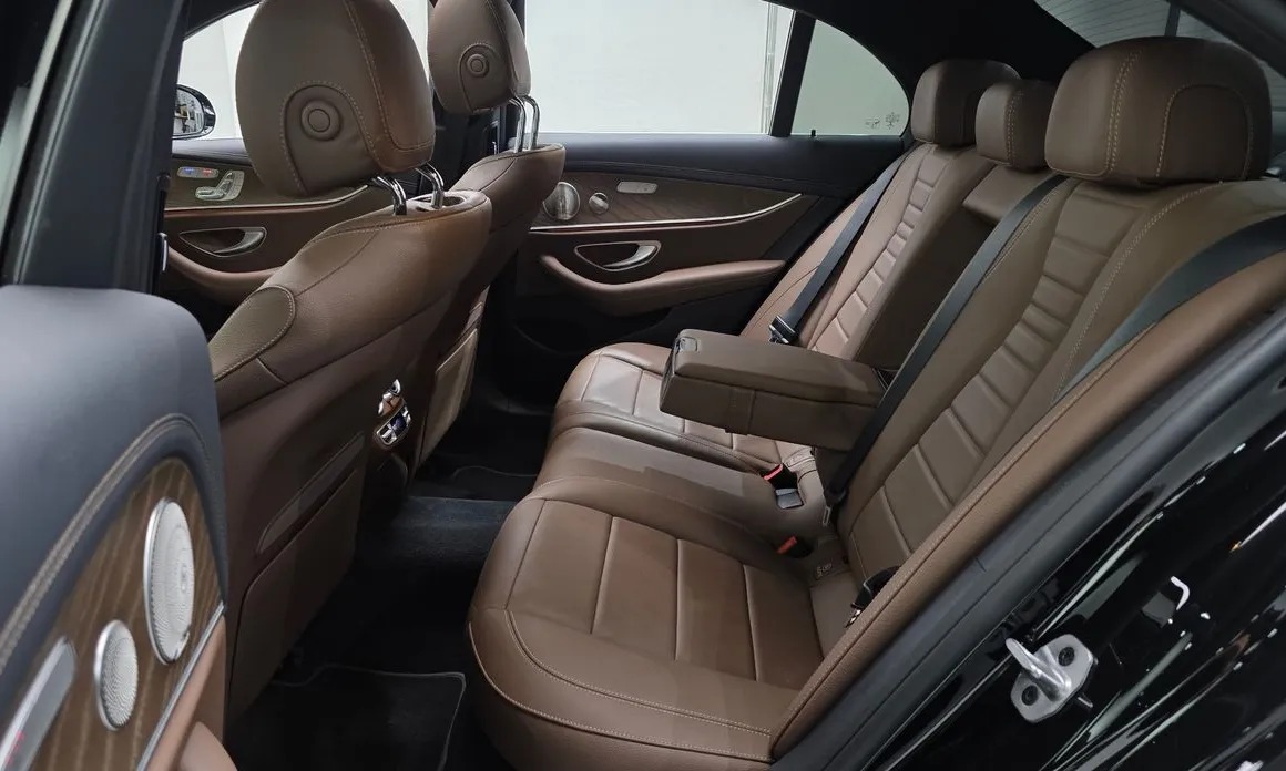 Mercedes-Benz E-Class 12