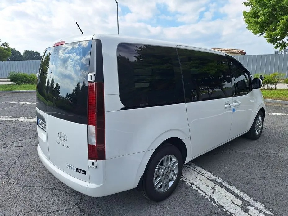 Hyundai Staria 6
