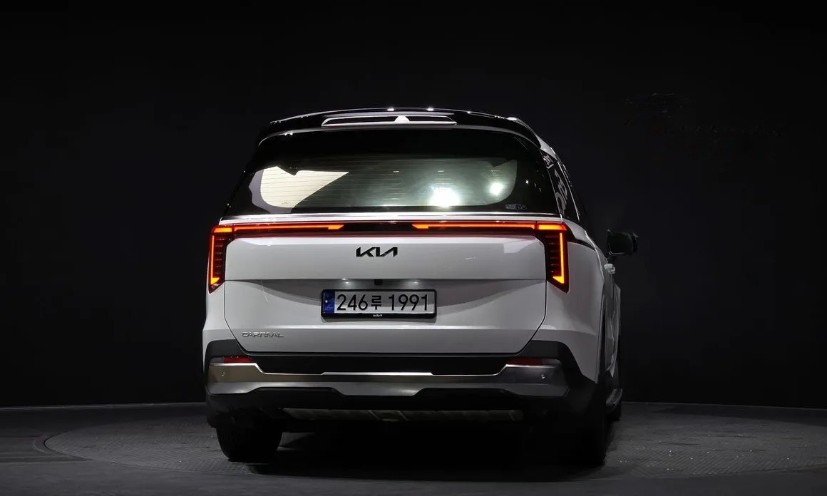 Kia Canival 4