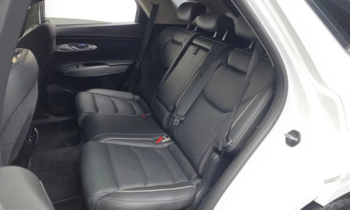 Genesis GV70 26