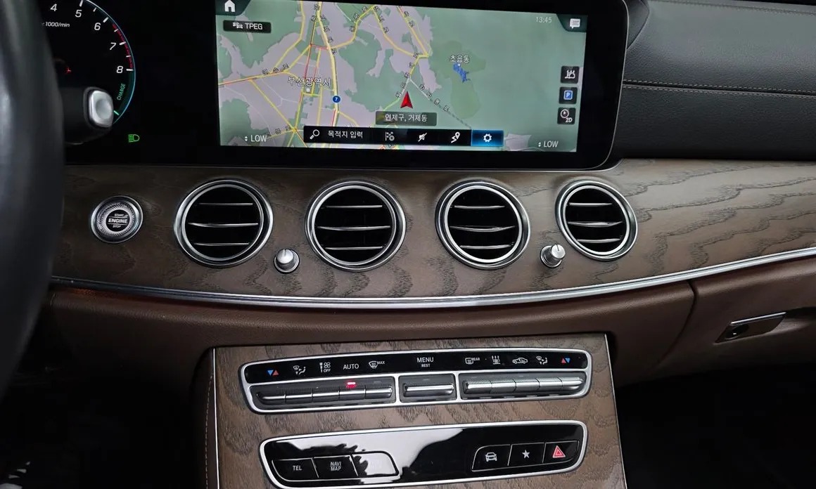 Mercedes-Benz E-Class 14
