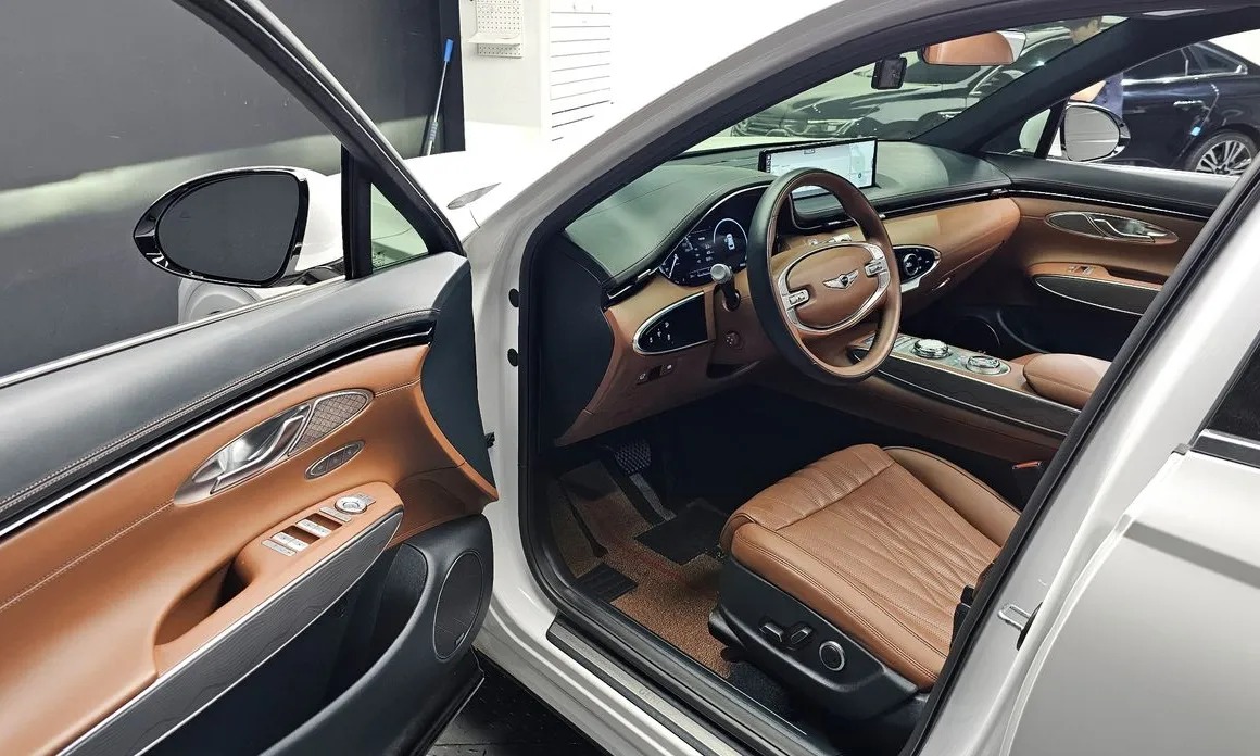 Genesis GV70 10