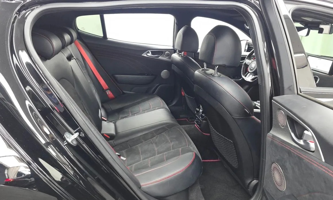 Kia Stinger 12