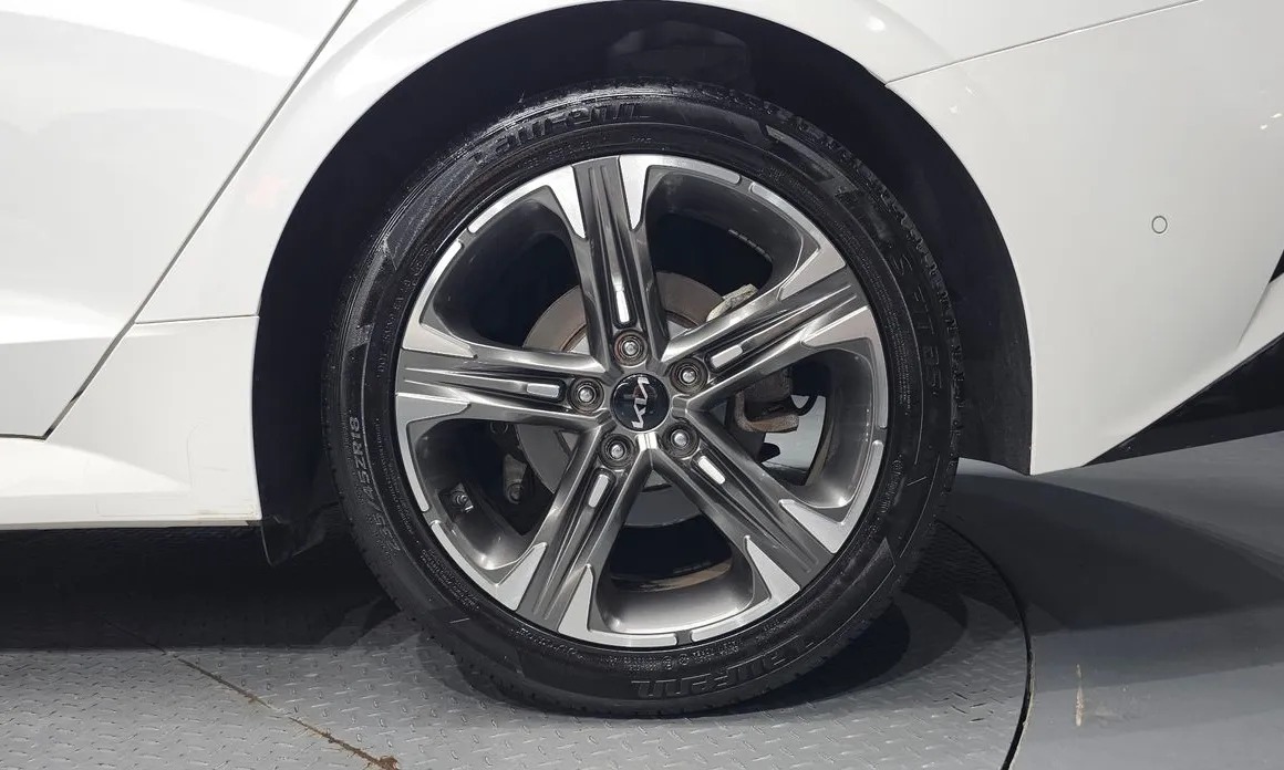 Kia K5 5